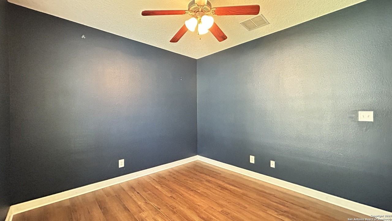 9518 Horserace - Photo 5 of 42