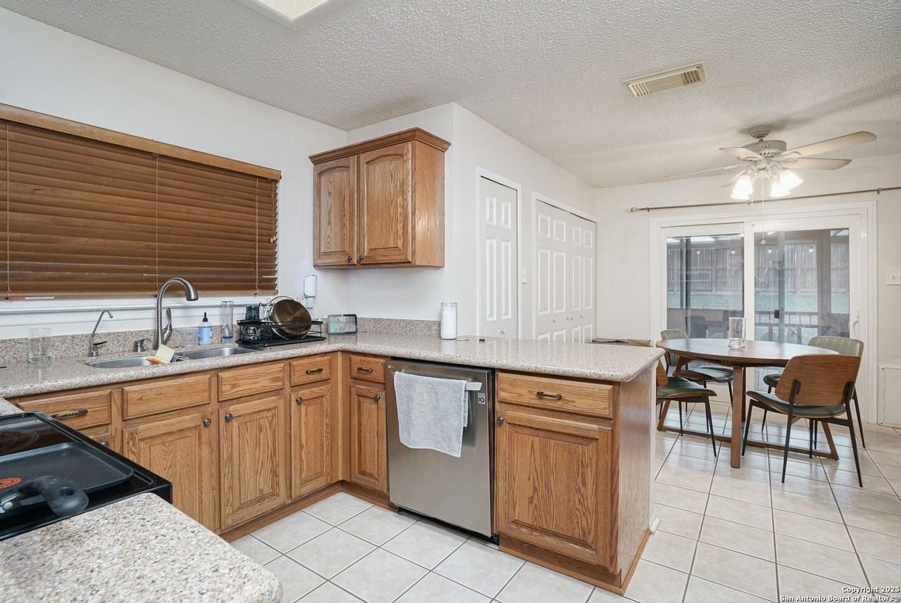 8111 Maple Meadow Dr - Photo 4 of 15