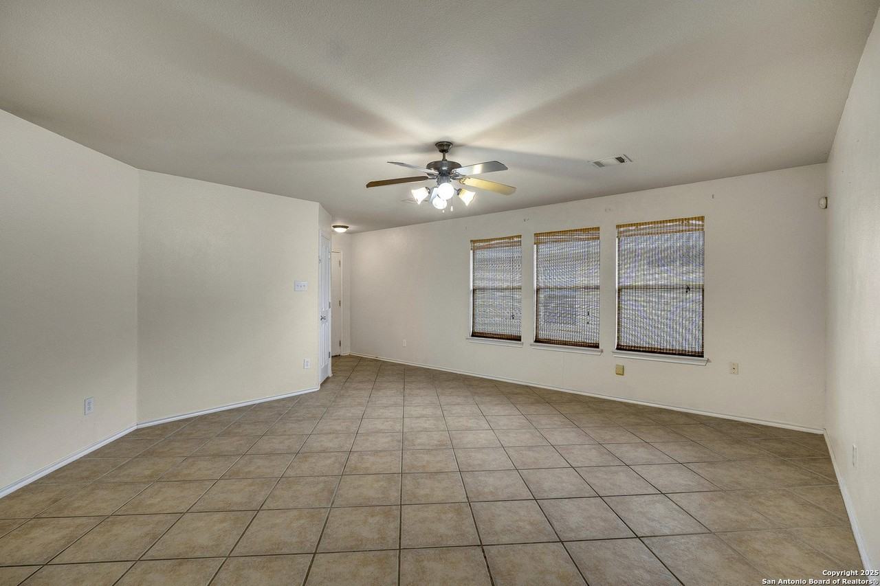 121 Anvil Pl - Photo 4 of 27