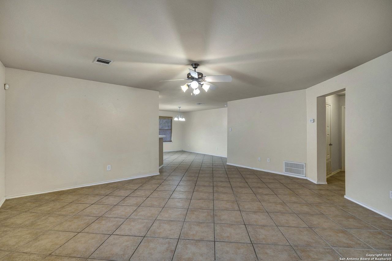 121 Anvil Pl - Photo 6 of 27