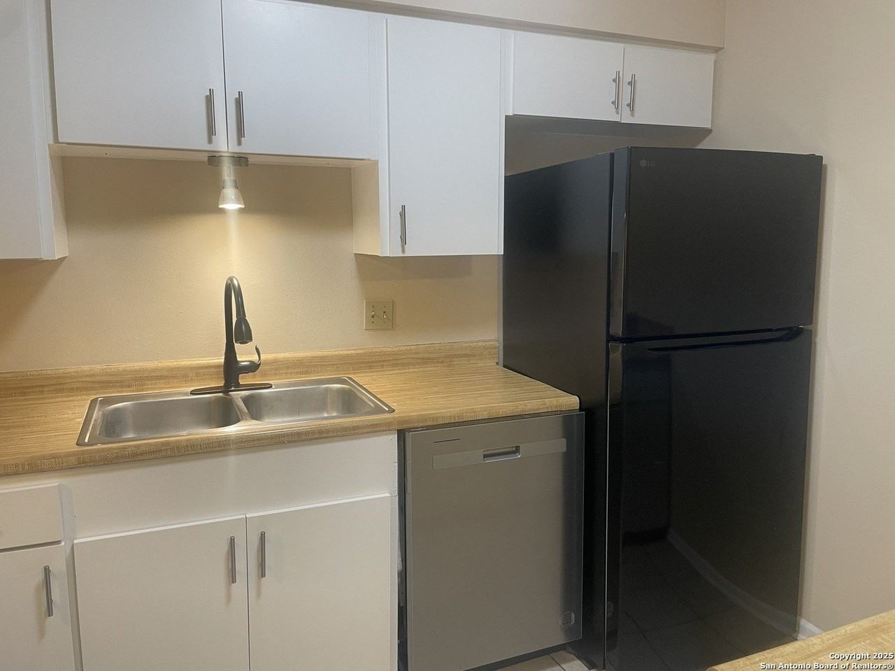 235 W Silver Sands Dr Apt 4 #4 - Photo 5 of 33