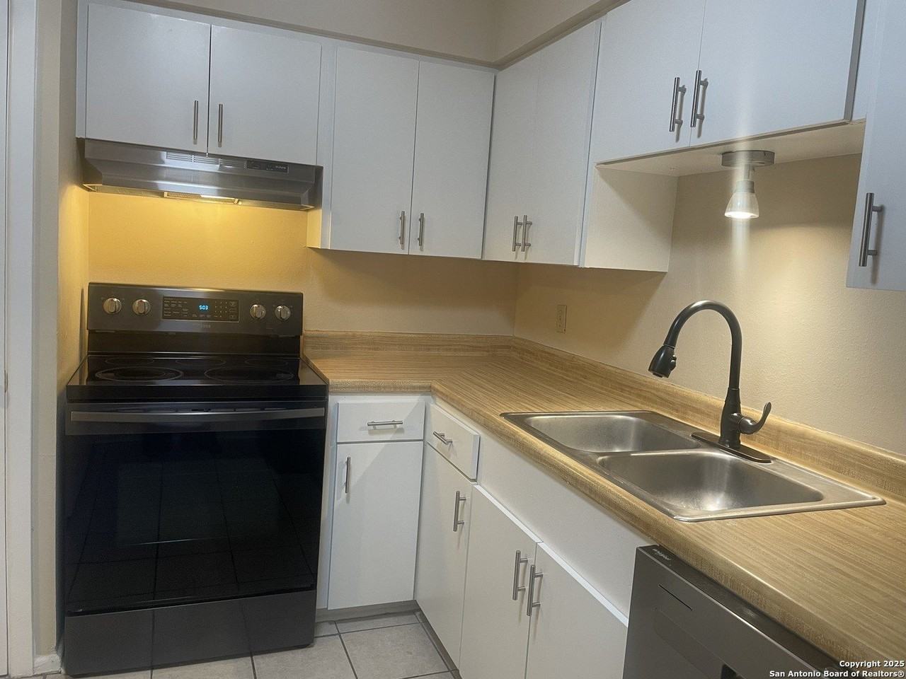 235 W Silver Sands Dr Apt 4 #4 - Photo 6 of 33