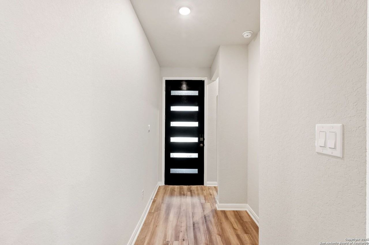 25819 Posey Dr - Photo 4 of 28