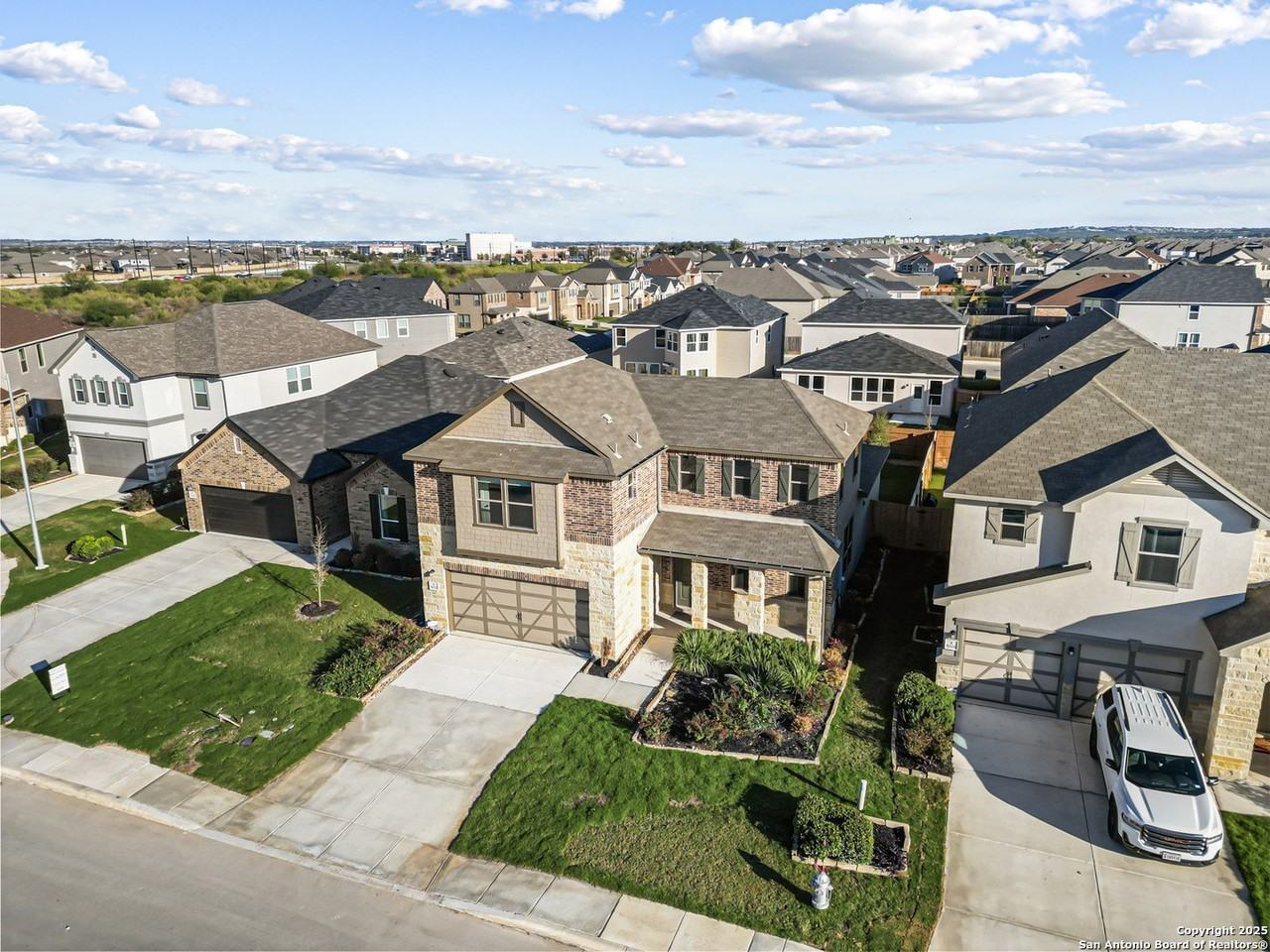 8010 Kingfisher Lndg - Photo 2 of 25