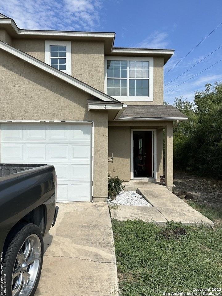 10027 Vasso Vw Apt 3 #3 - Photo 2 of 33