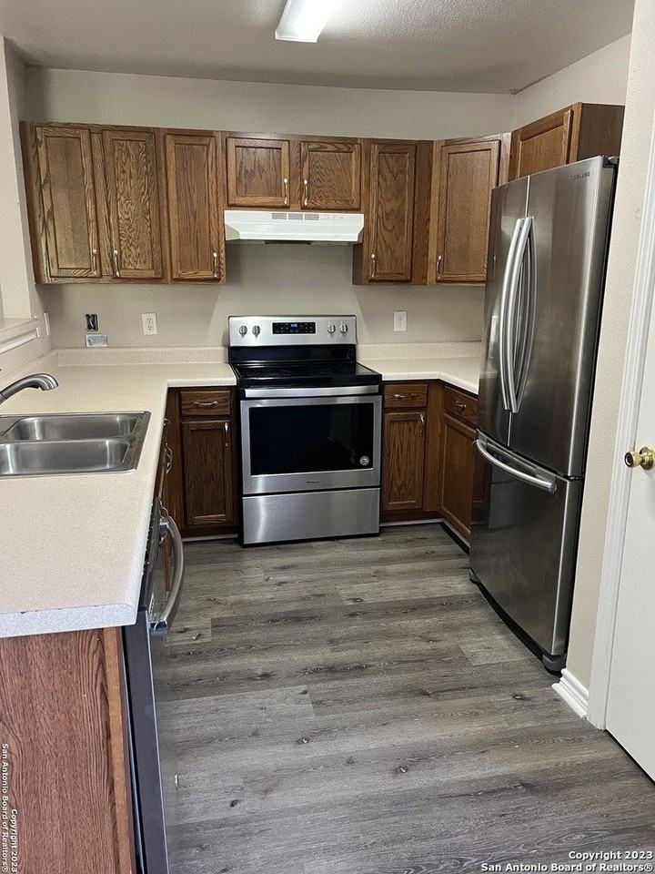 10027 Vasso Vw Apt 3 #3 - Photo 6 of 33