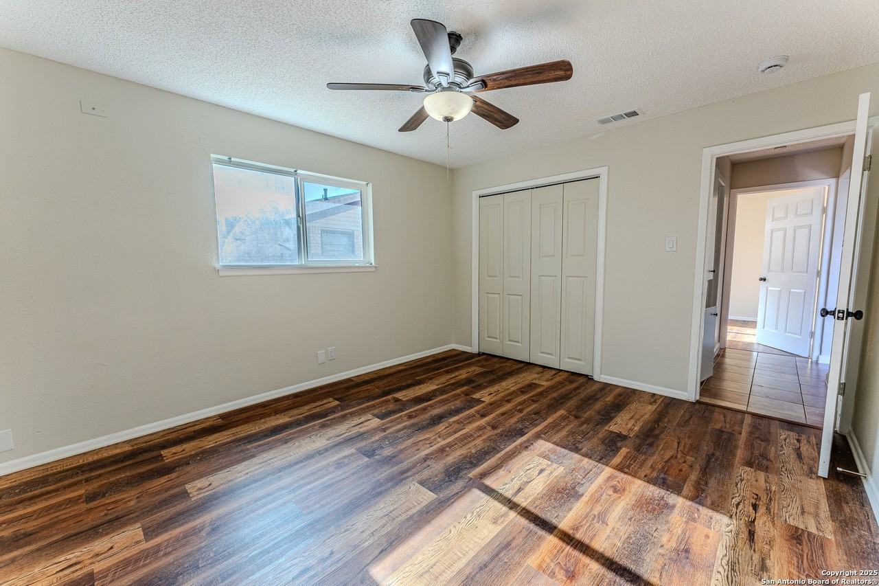 6913 Forest Meadow St - Photo 6 of 16