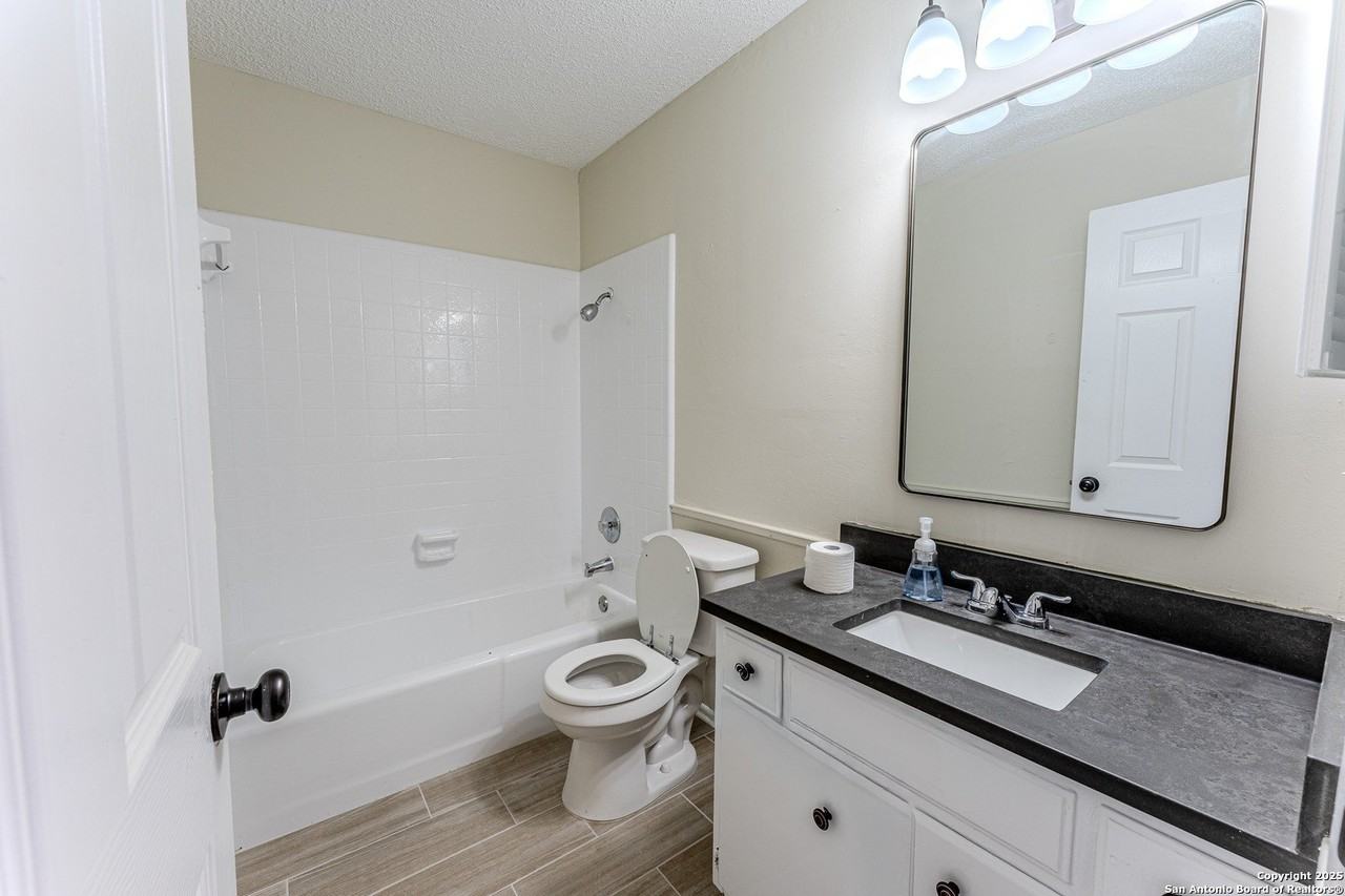 6913 Forest Meadow St - Photo 7 of 16