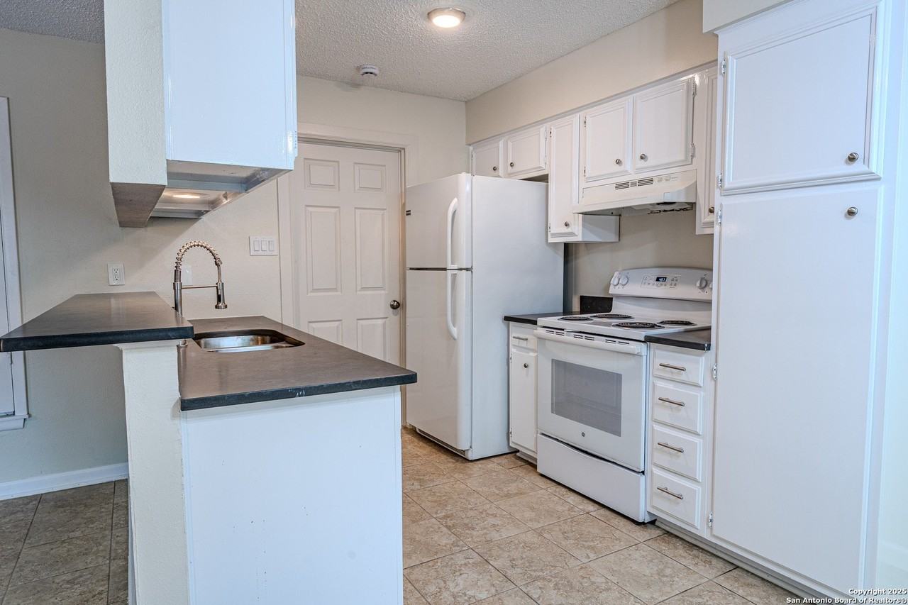 6915 Forest Meadow St - Photo 5 of 15