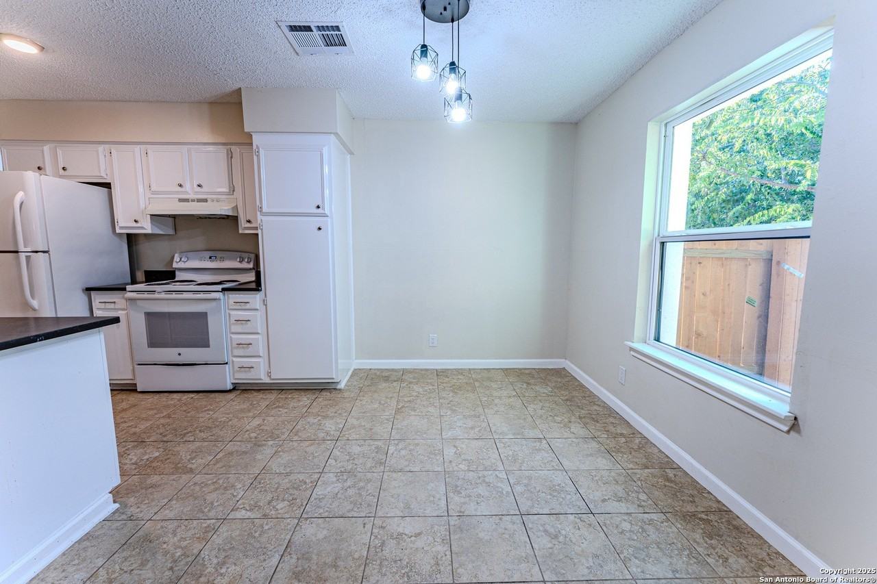 6915 Forest Meadow St - Photo 6 of 15