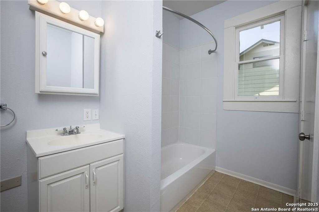 271 Willow Ave - Photo 6 of 22