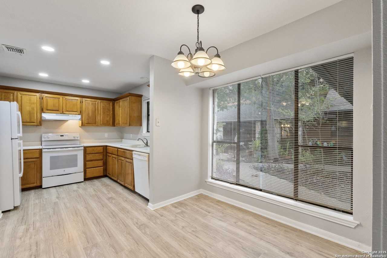 401 Thetford Drive - Photo 5 of 25