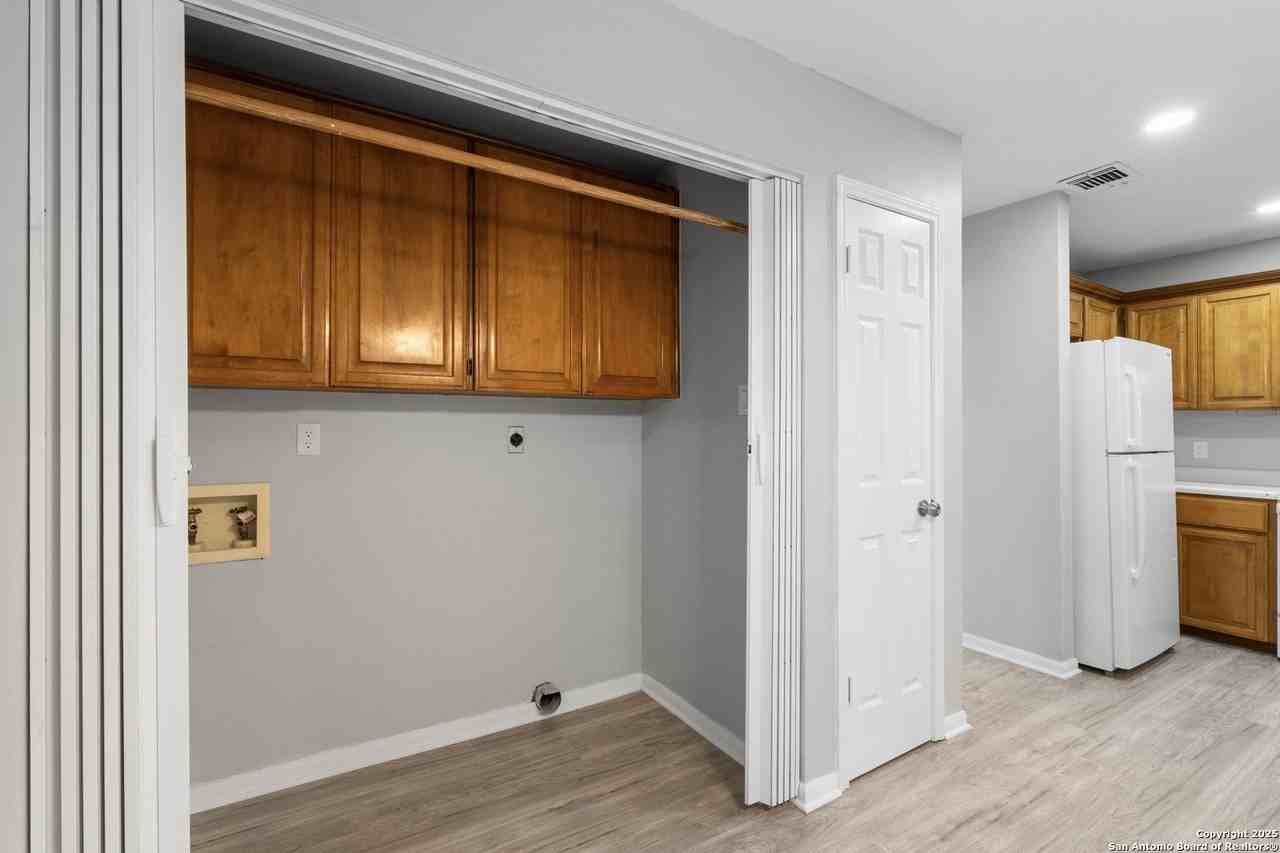 401 Thetford Drive - Photo 7 of 25