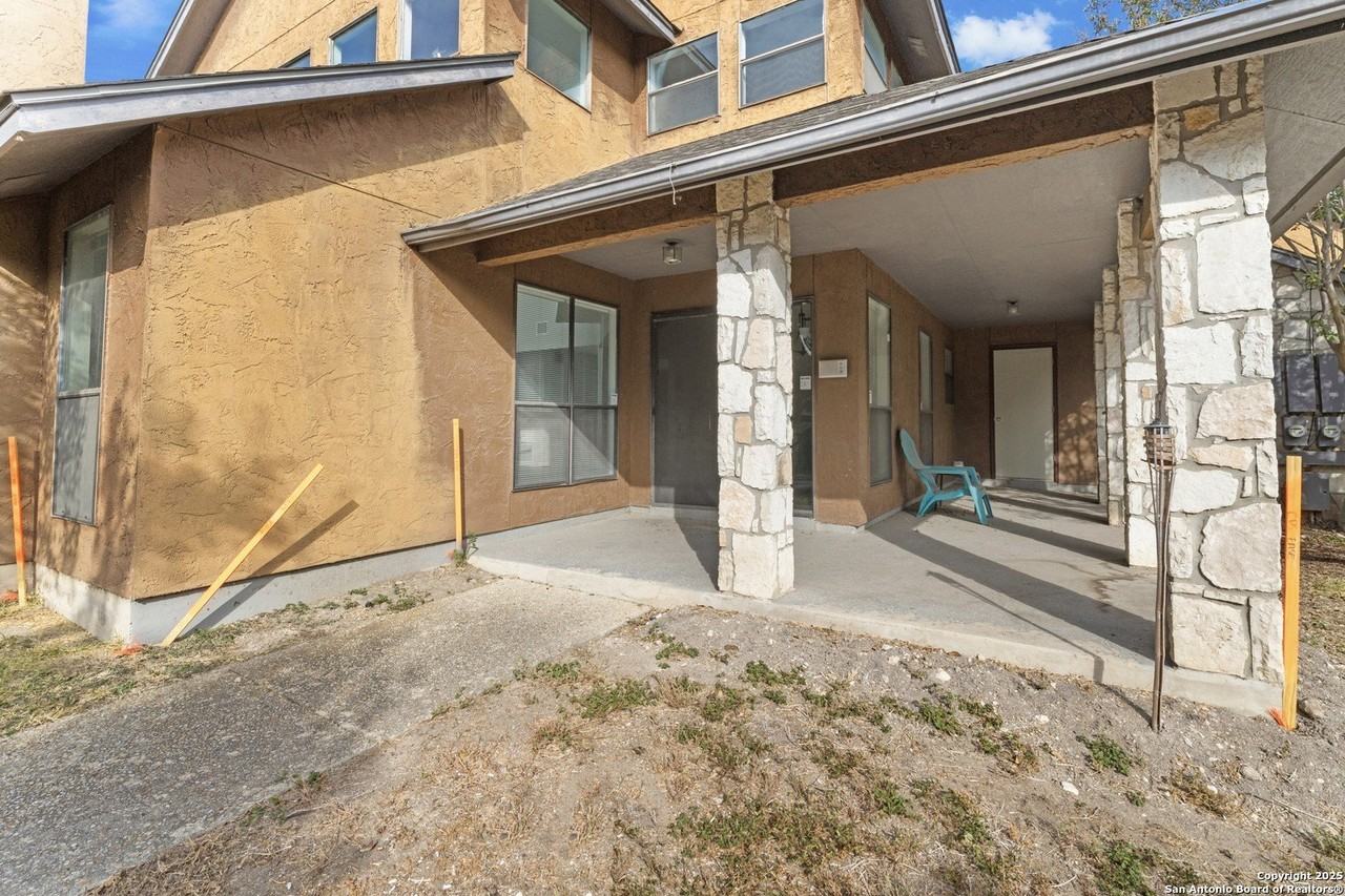 402 Thetford Drive - Photo 2 of 28