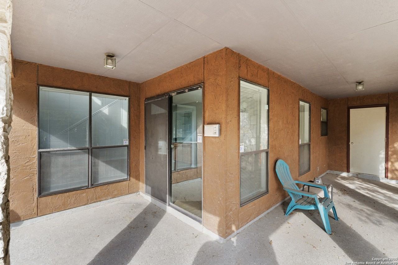 402 Thetford Drive - Photo 4 of 28