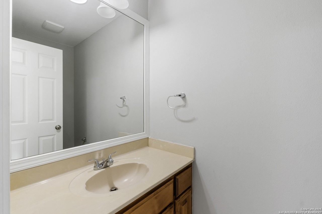 402 Thetford Drive - Photo 6 of 28