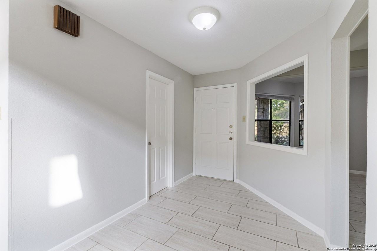 402 Thetford Drive - Photo 7 of 28