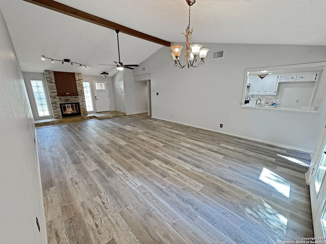 16918 Summer Creek Dr - Photo 6 of 19