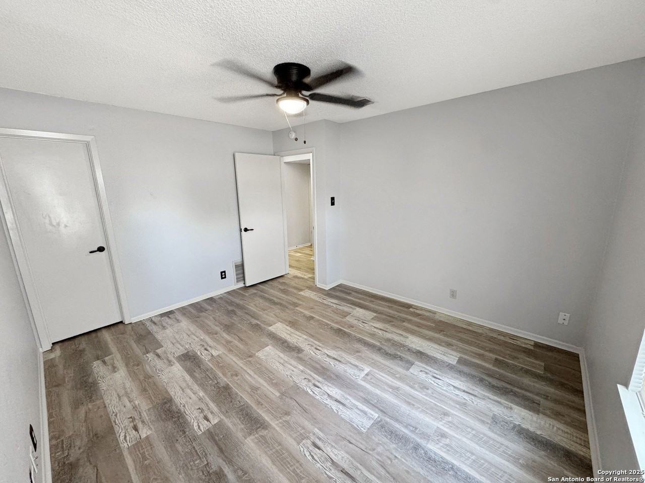 16918 Summer Creek Dr - Photo 7 of 19