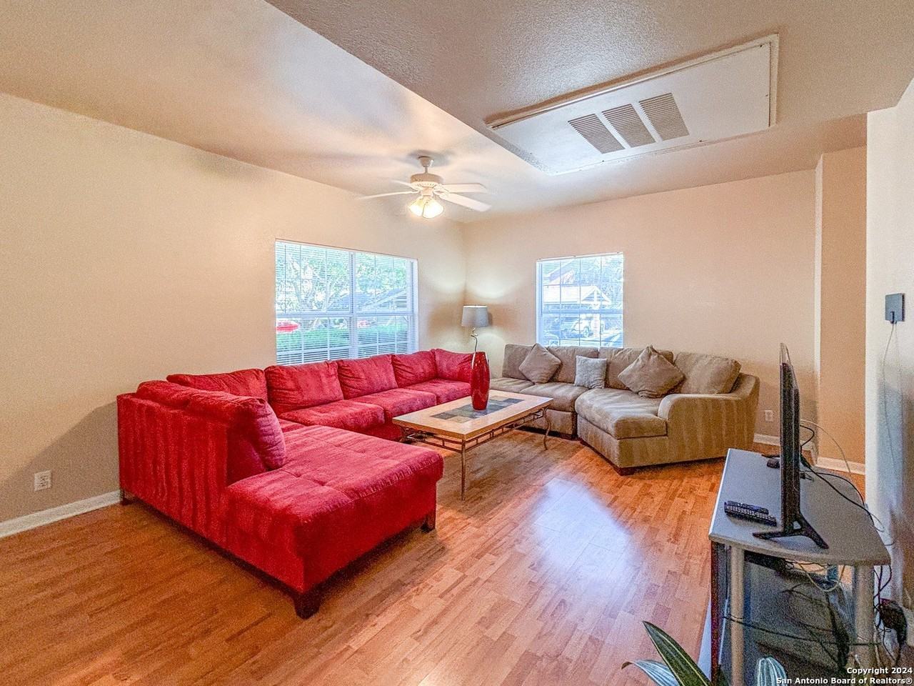 52 Chapel Hill Cir - Photo 5 of 37