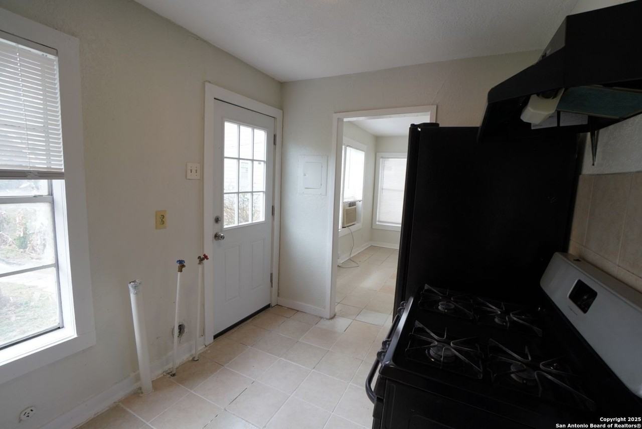 424 Natalen Street - Photo 7 of 25