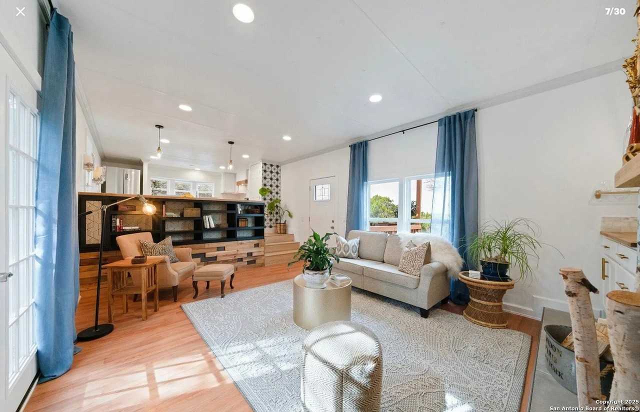 1219 Songbird Dr - Photo 4 of 28