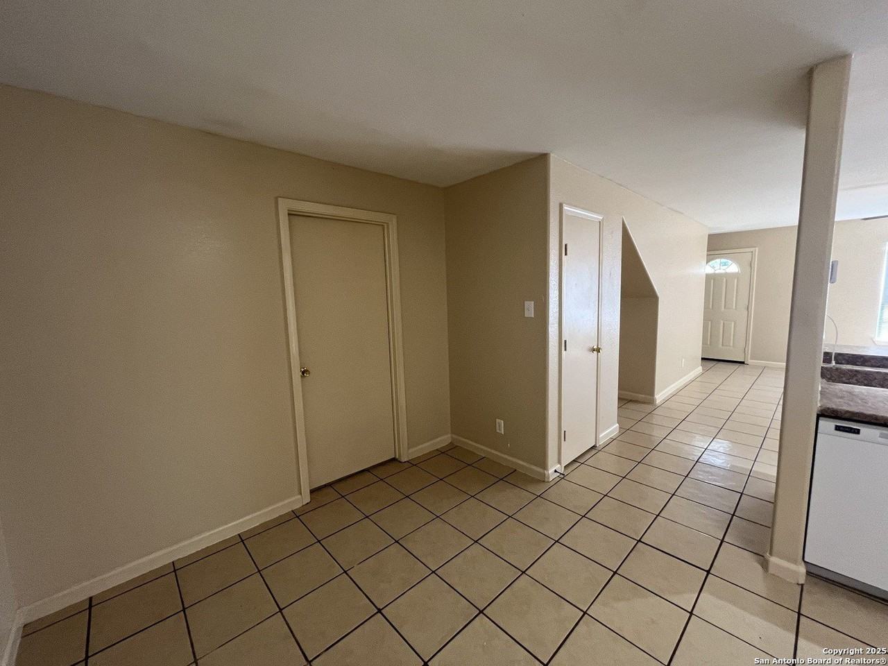 5202 Fountain Lake Drive - Photo 7 of 28