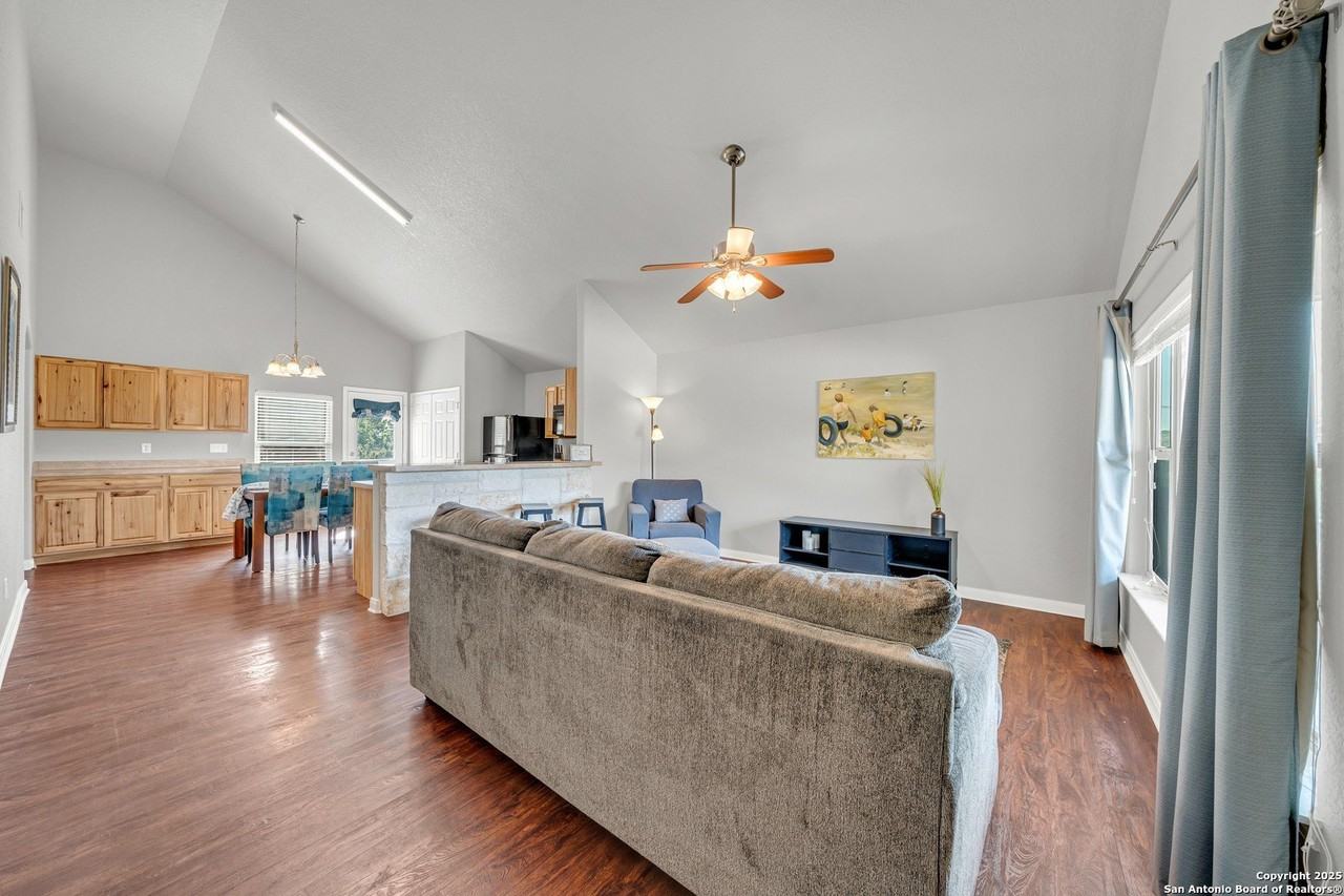 428 Kings Dr - Photo 6 of 20