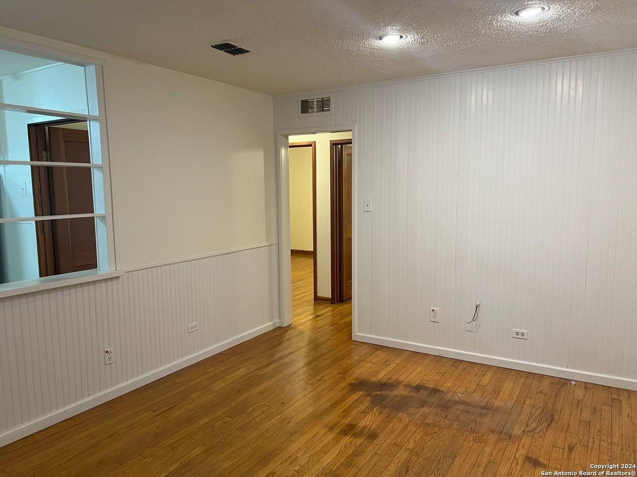 309 Aero Avenue - Photo 3 of 20