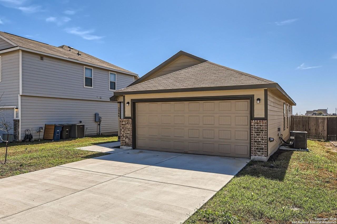 2066 Chelsea Grv - Photo 4 of 31