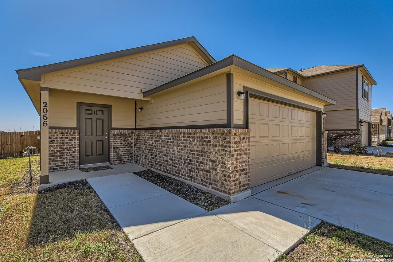 2066 Chelsea Grv - Photo 5 of 31