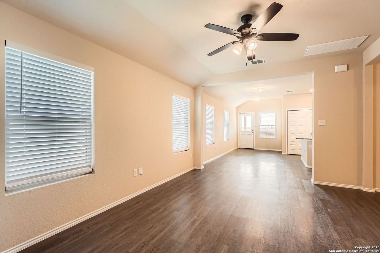 2066 Chelsea Grv - Photo 7 of 31