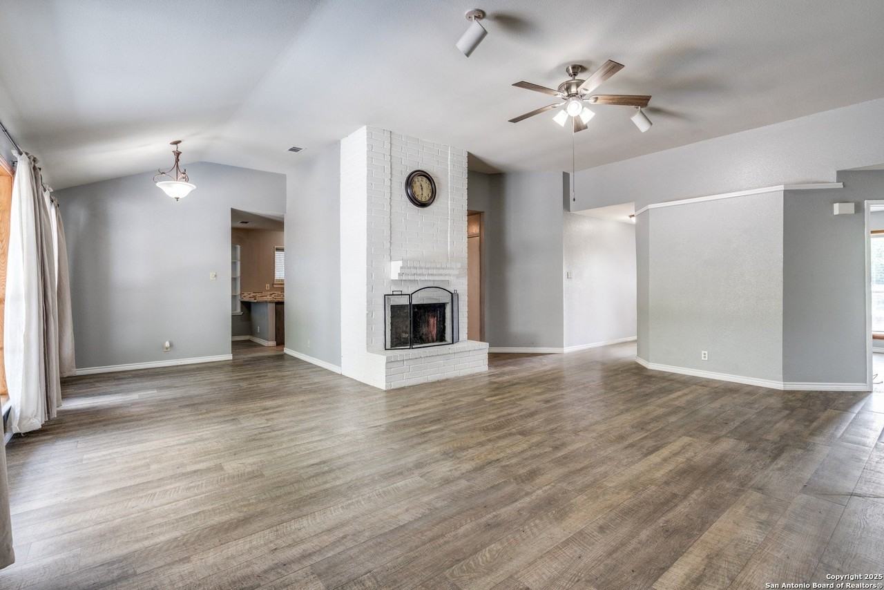 8009 Forest Ash - Photo 5 of 33