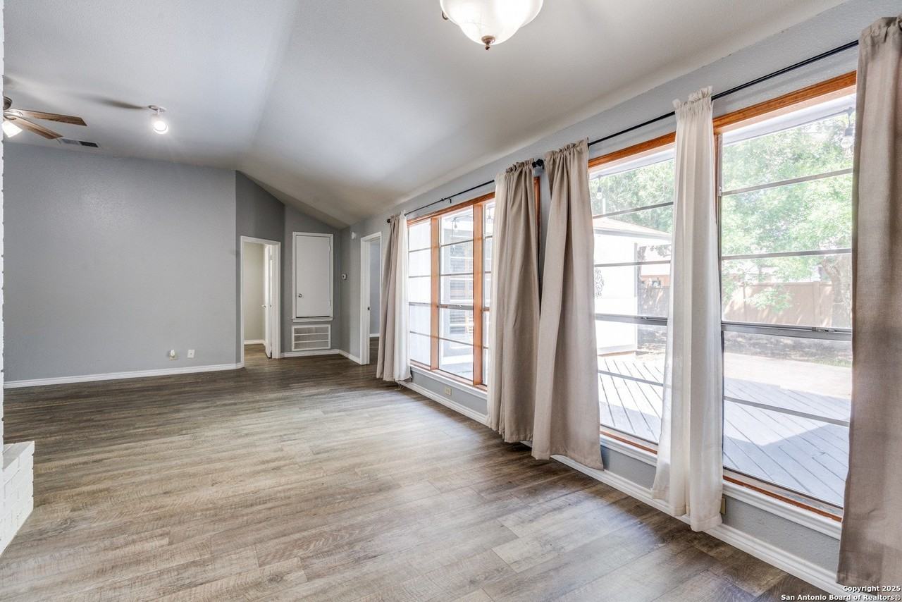 8009 Forest Ash - Photo 7 of 33