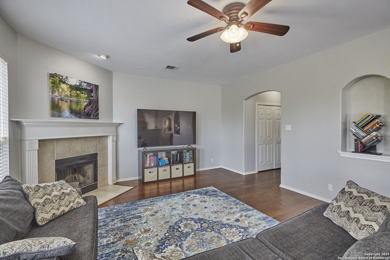 935 San Antonio - Photo 6 of 27