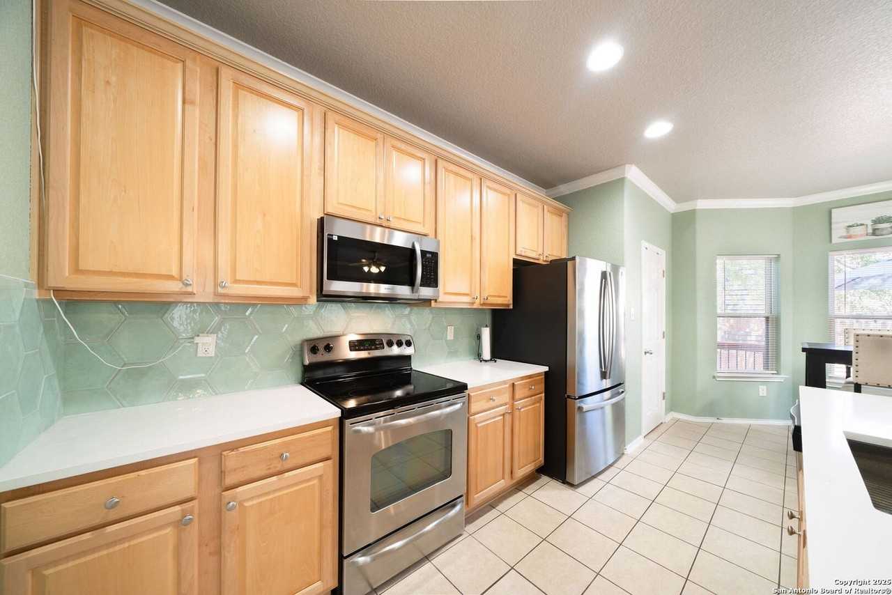 13137 Brook Arbor - Photo 6 of 29