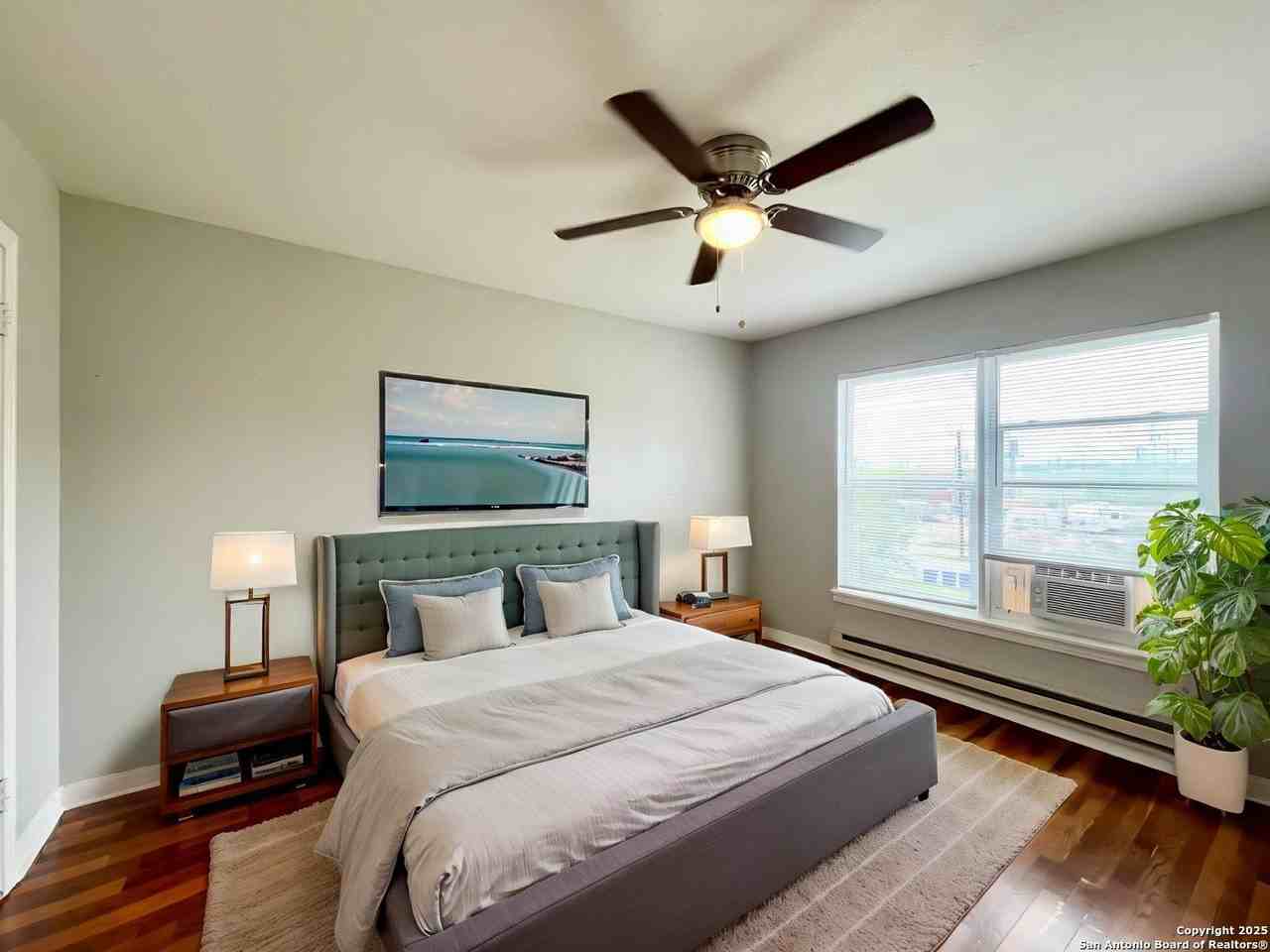 243 Deerwood Dr - Photo 4 of 29