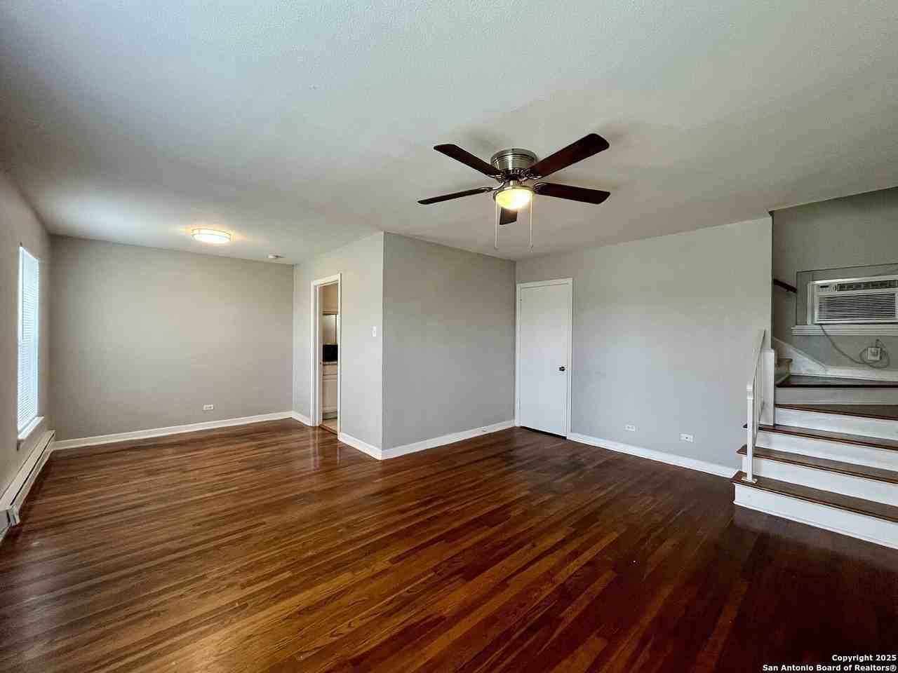 243 Deerwood Dr - Photo 7 of 29