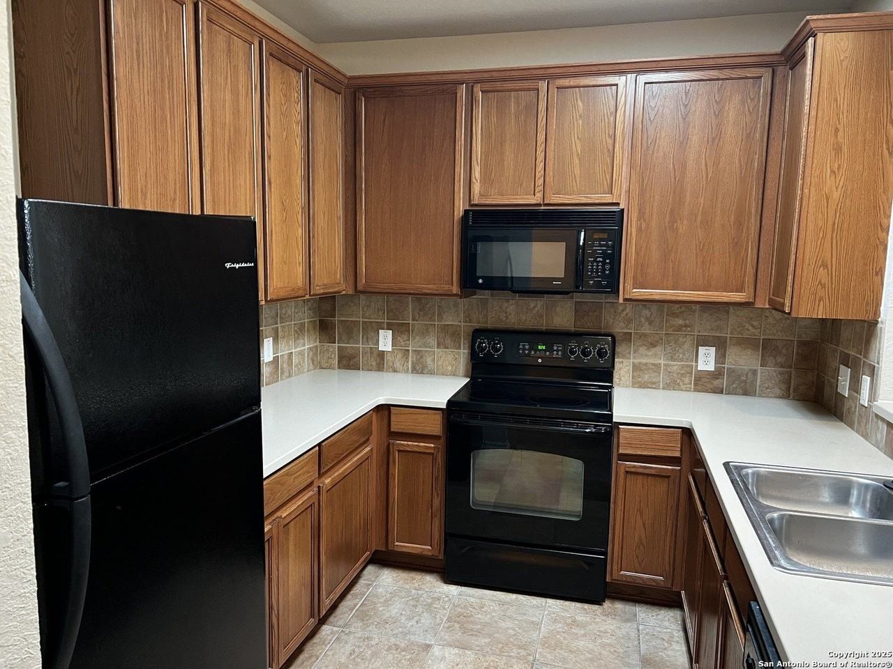 2543 Grayson Circle - Photo 6 of 32