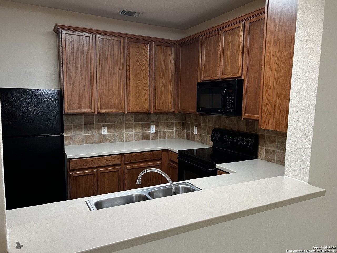 2543 Grayson Circle - Photo 7 of 32