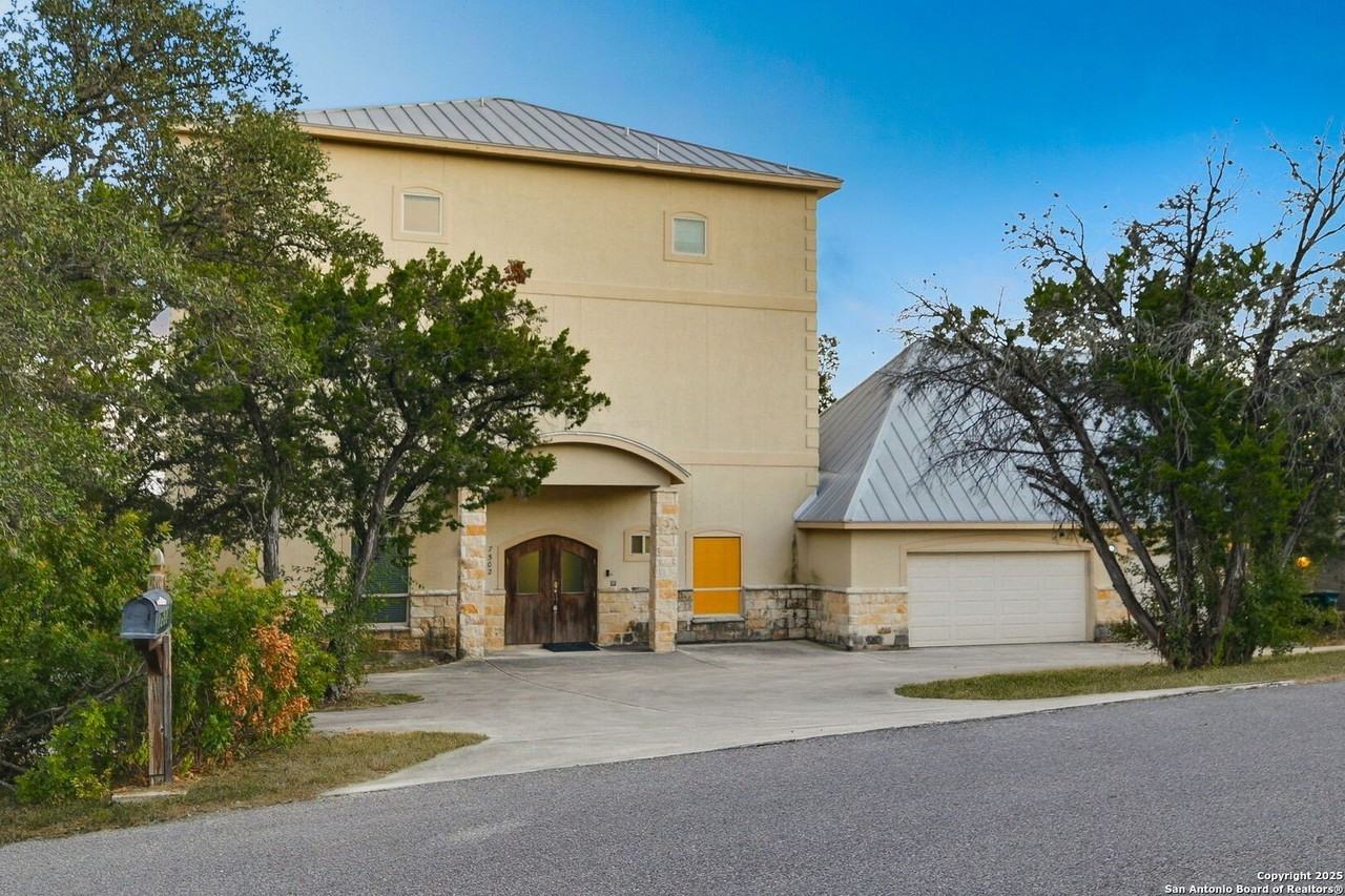 7502 Bluemist Mountain Road - Photo 2 of 30