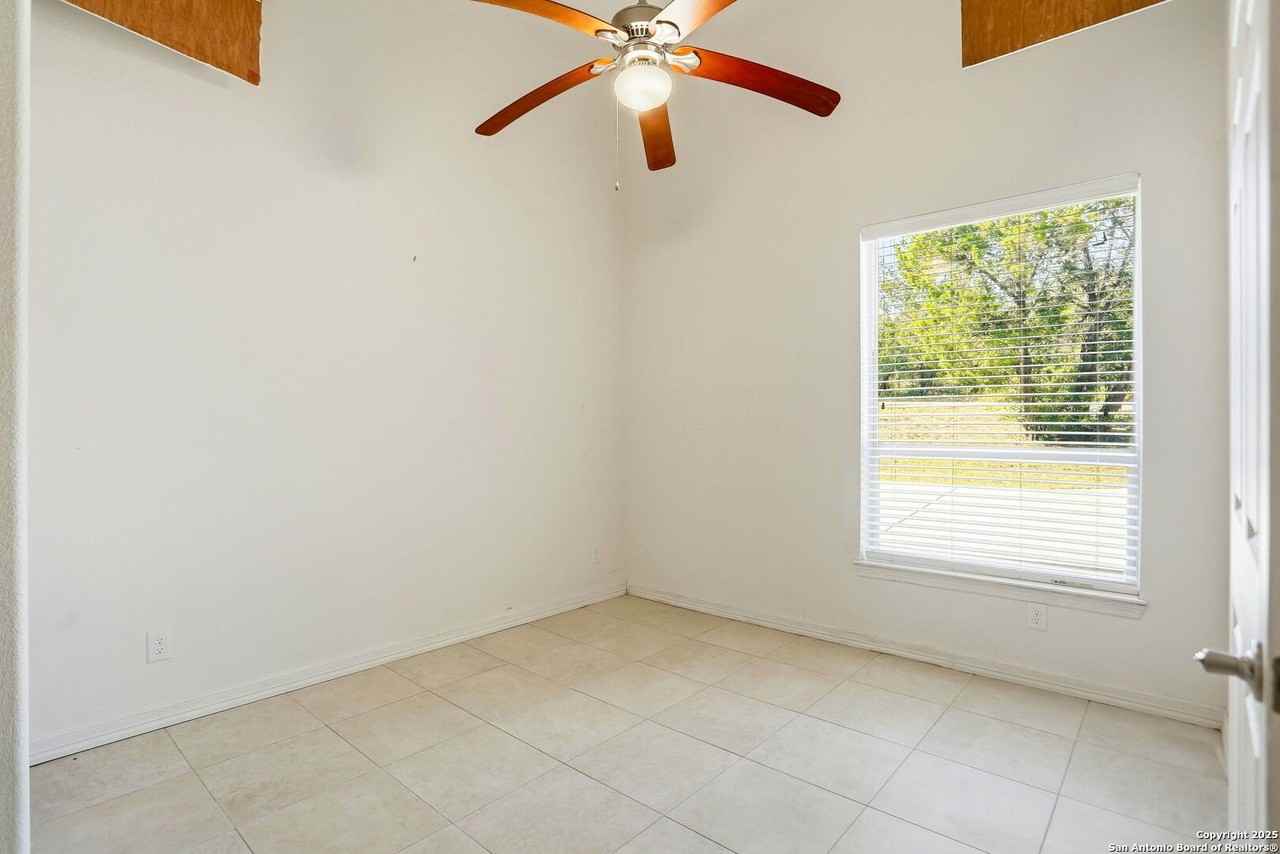 7502 Bluemist Mountain Road - Photo 4 of 30