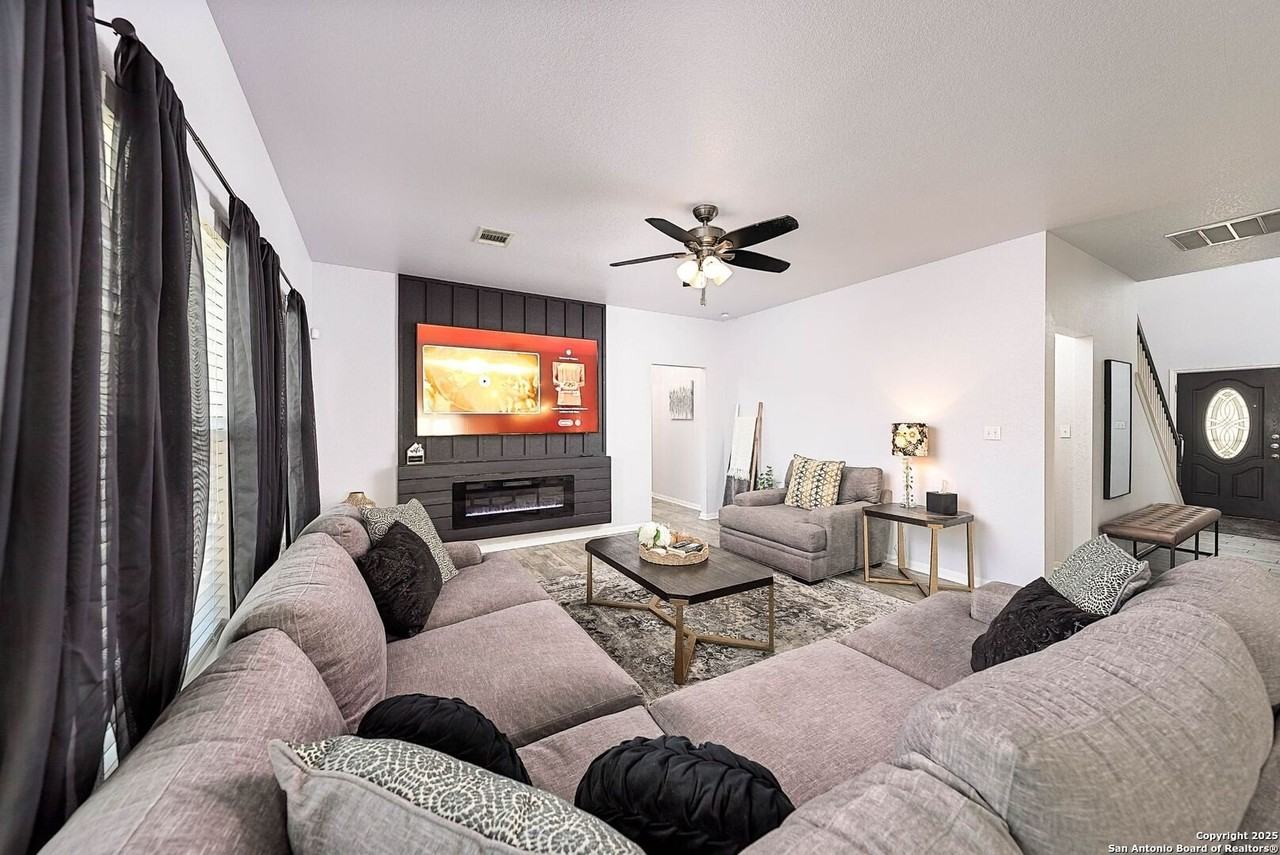 8318 Braun Walk - Photo 6 of 32