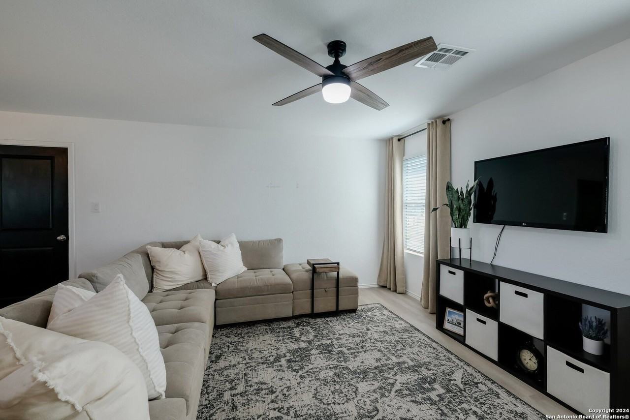 4104 Waterfall Cove - Photo 4 of 22