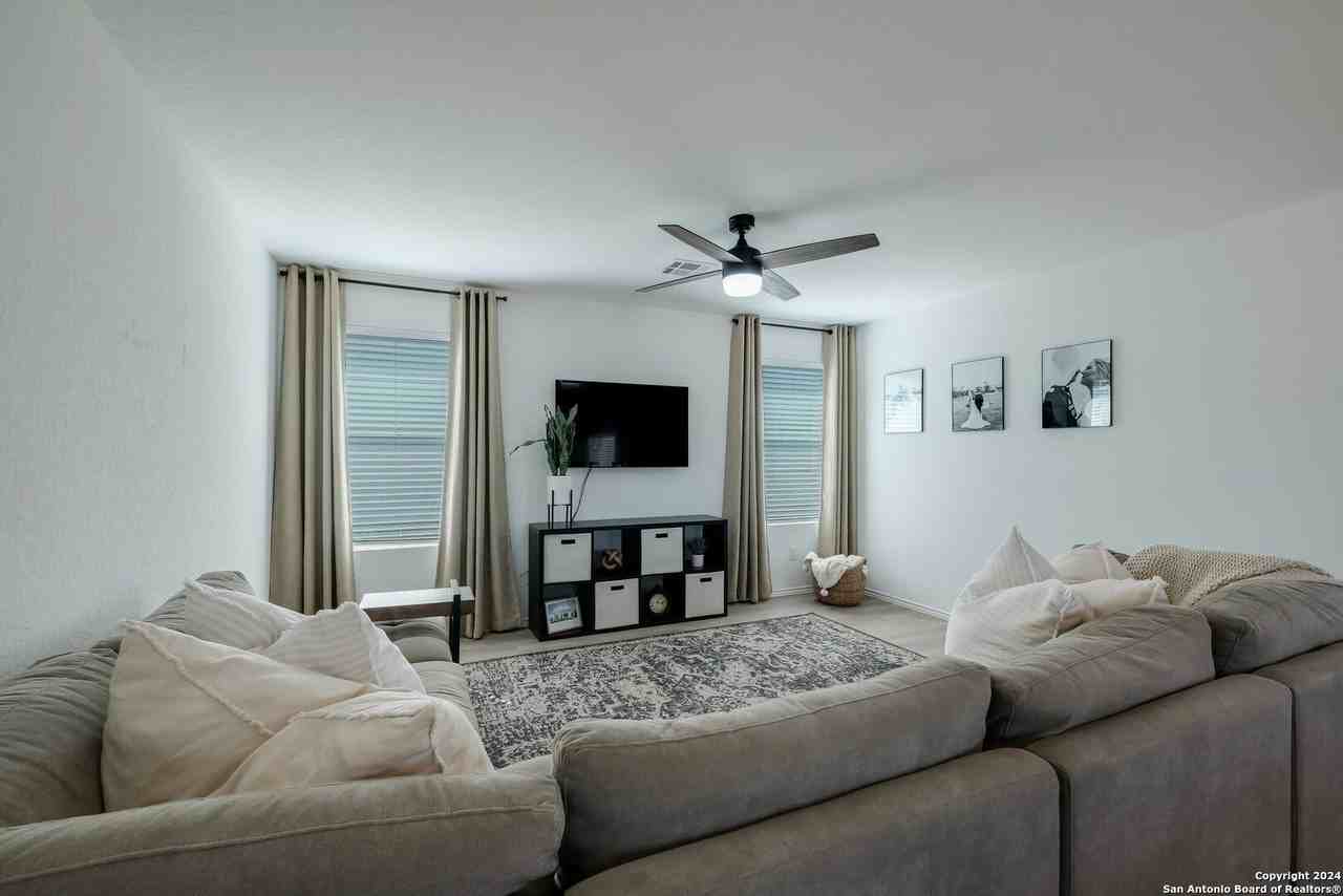 4104 Waterfall Cove - Photo 5 of 22