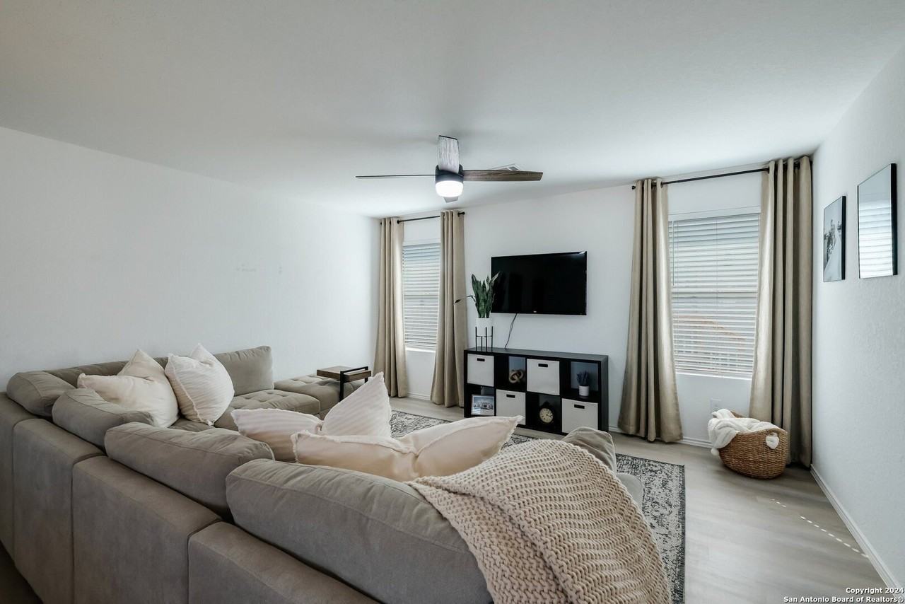 4104 Waterfall Cove - Photo 6 of 22