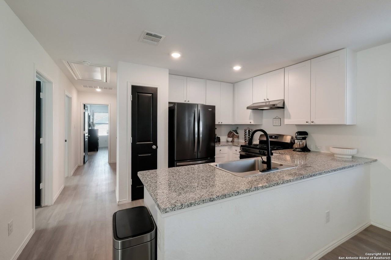 4104 Waterfall Cove - Photo 7 of 22