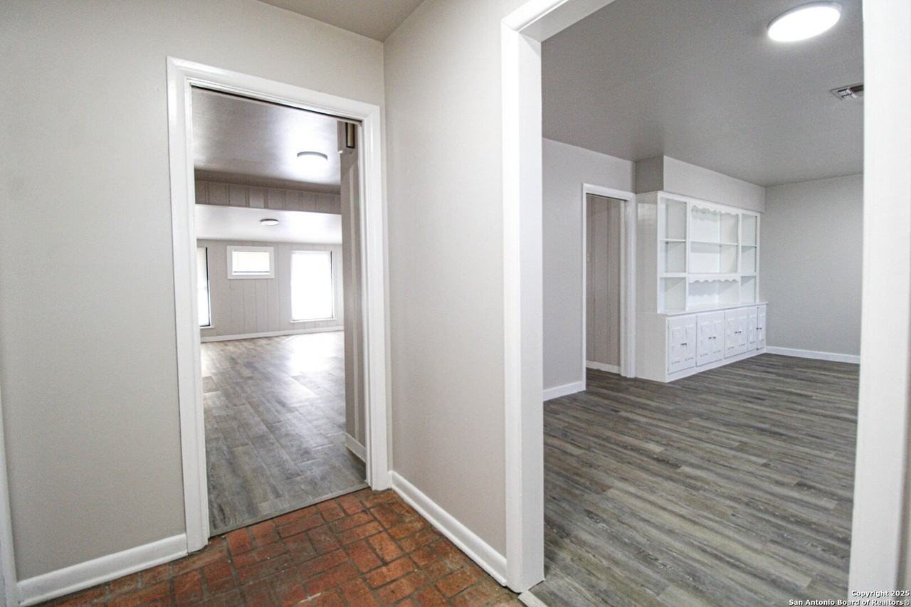 434 Cosgrove Street - Photo 7 of 47