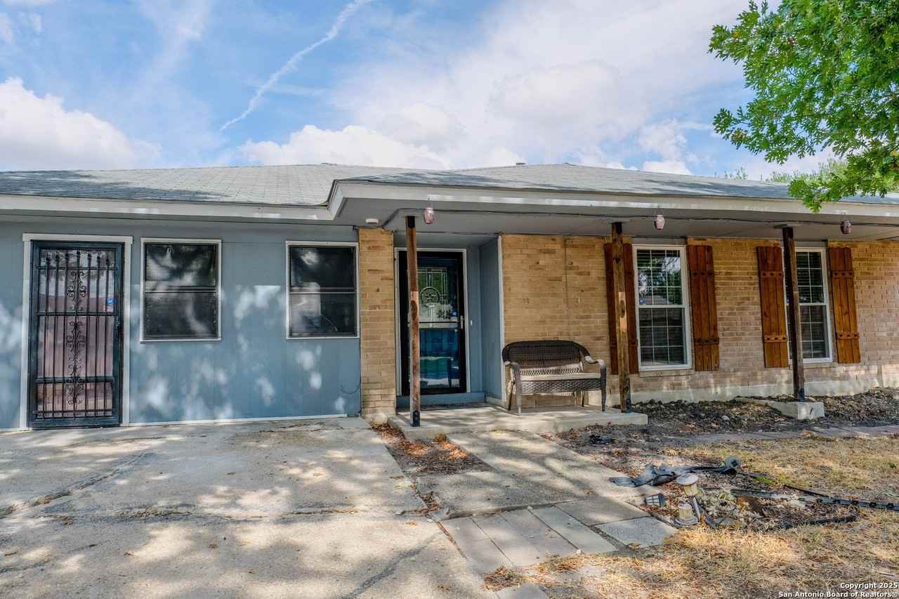 313 Renee Dr - Photo 2 of 18