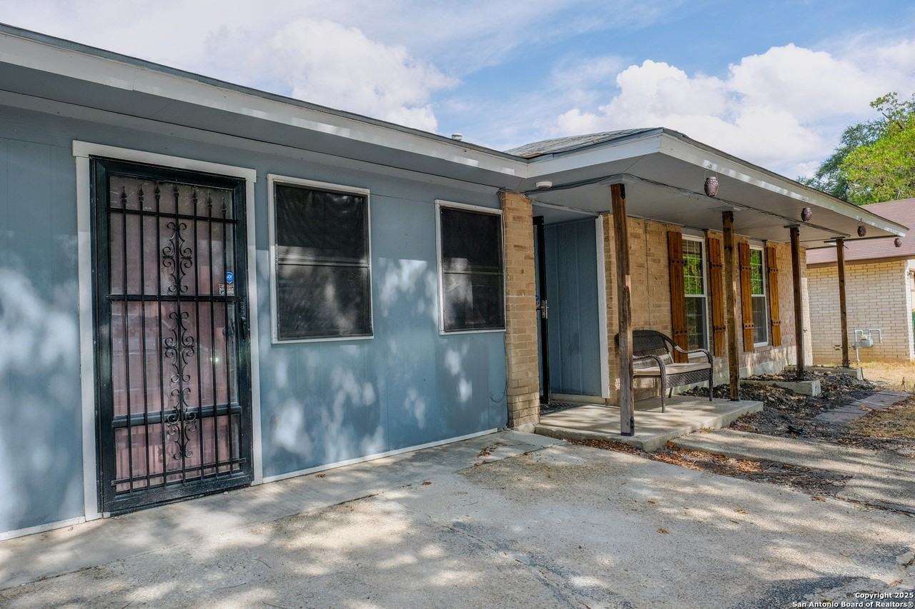 313 Renee Dr - Photo 3 of 18